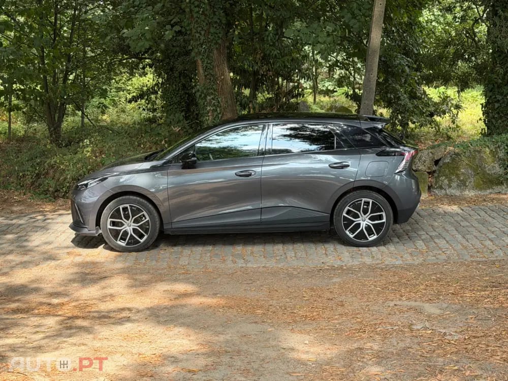 MG MG4 77 kWh Extended Range Luxury