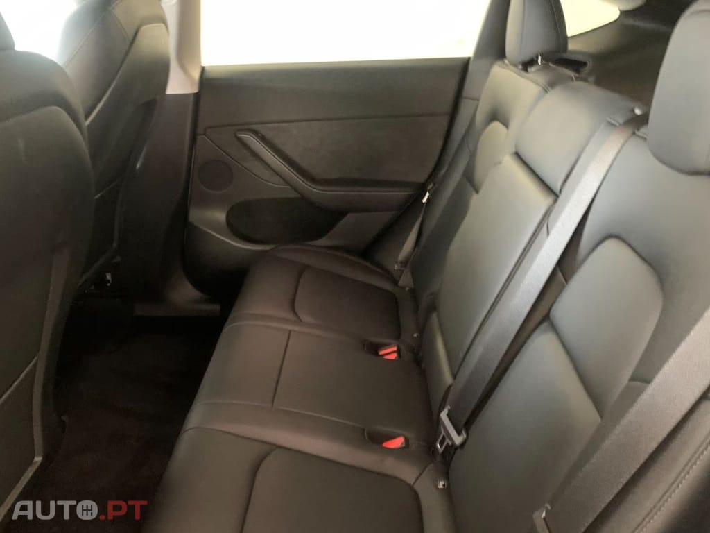 Tesla Model Y Standard Range RWD