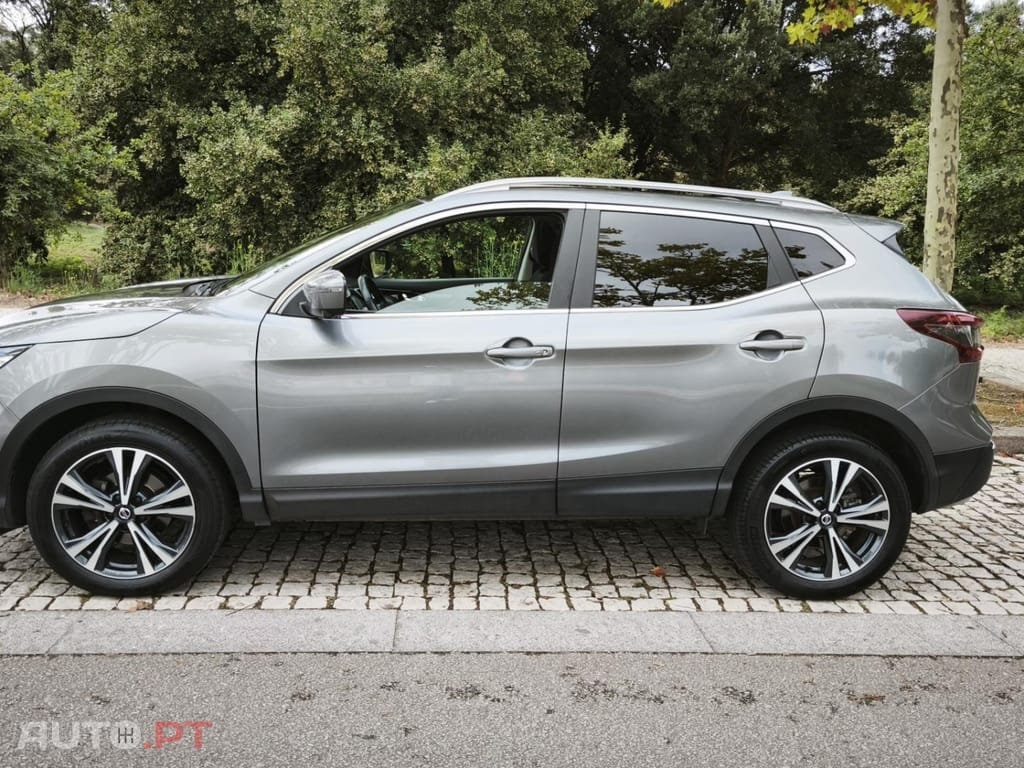Nissan Qashqai 1.3 DIG-T N-Connecta J18 Led