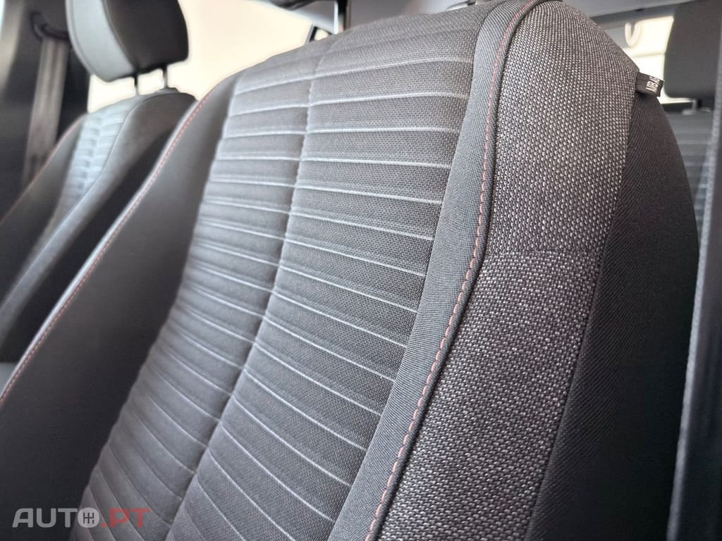 Peugeot E-208 50 kWh Allure Pack