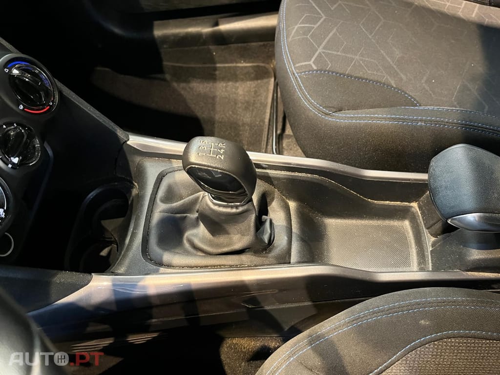 Peugeot 2008 1.2 e-VTi Style