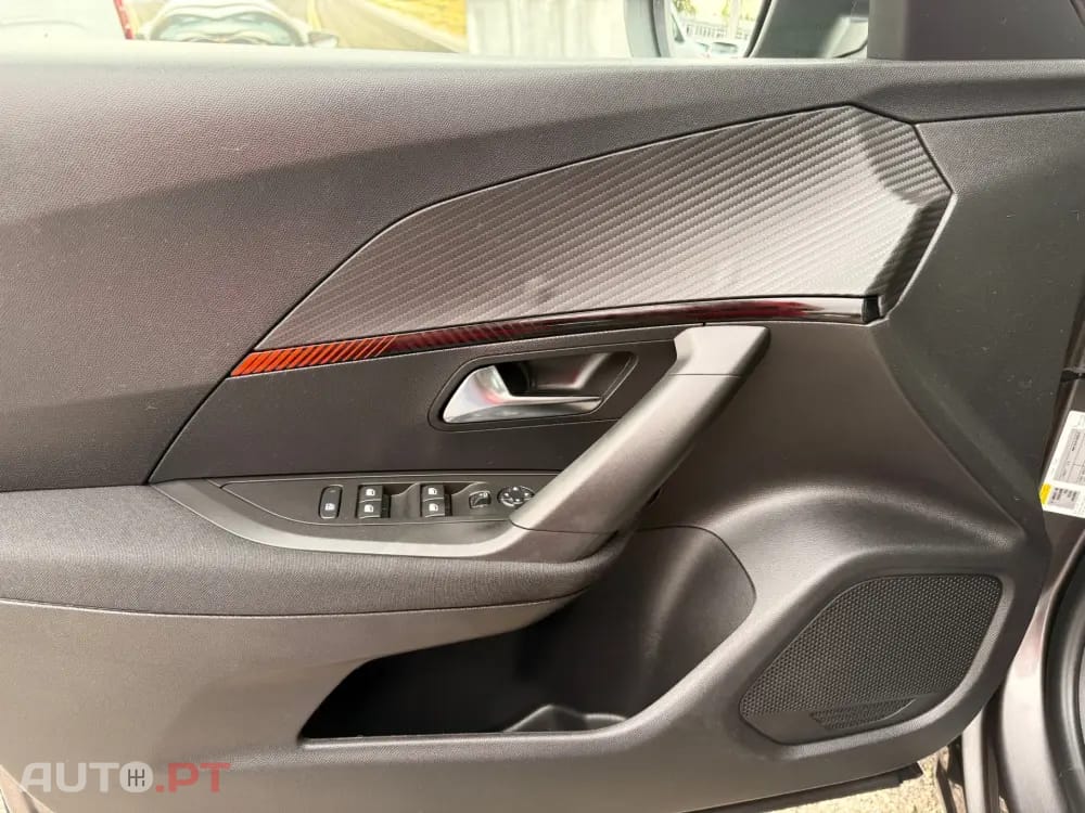Peugeot 2008 1.2 PureTech Active Pack — fotografia 16