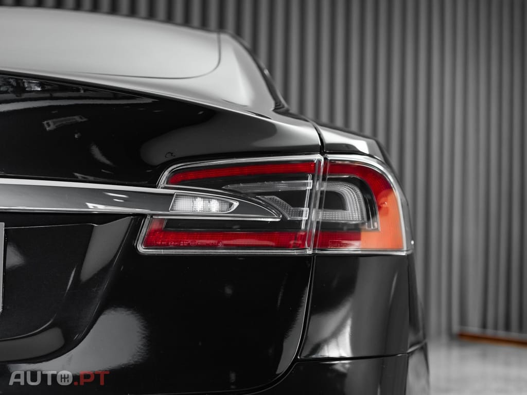 Tesla Model S 75