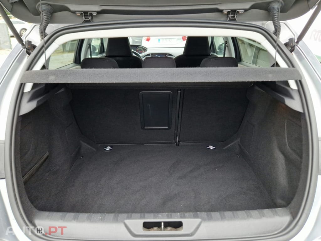 Peugeot 308 1.2 PureTech Allure J18