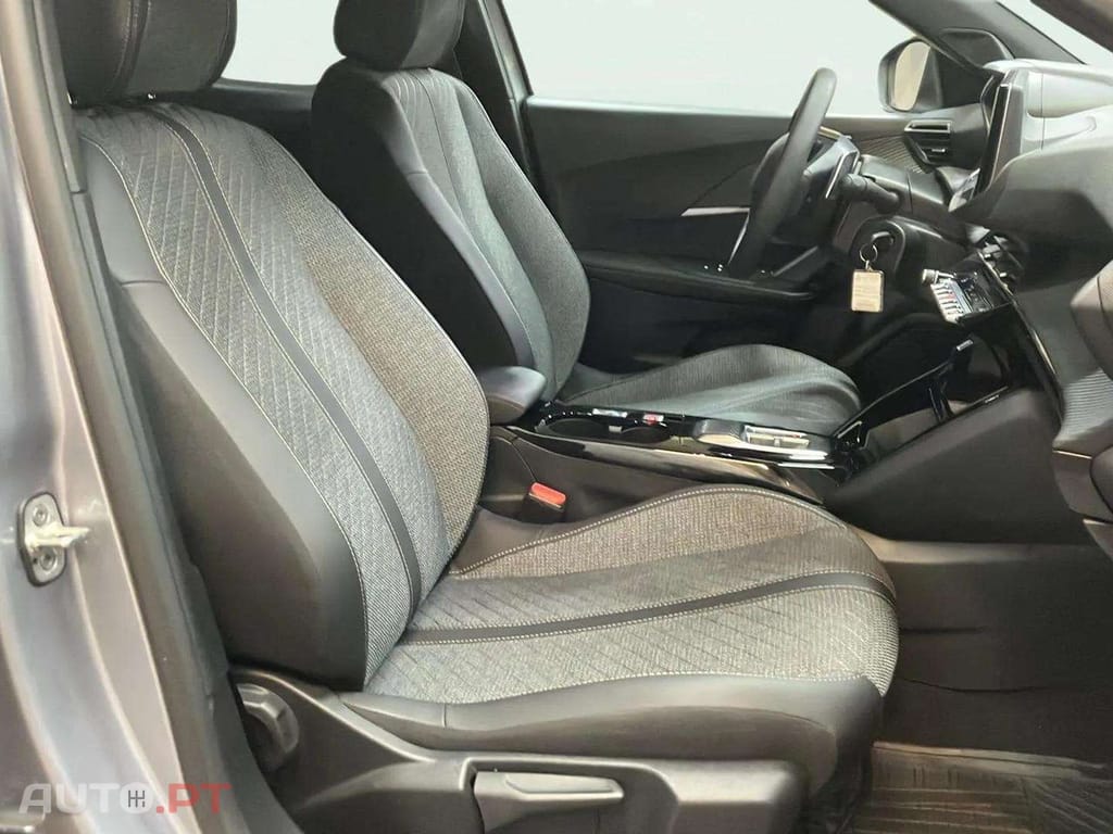 Peugeot 2008 1.2 PureTech Allure EAT8