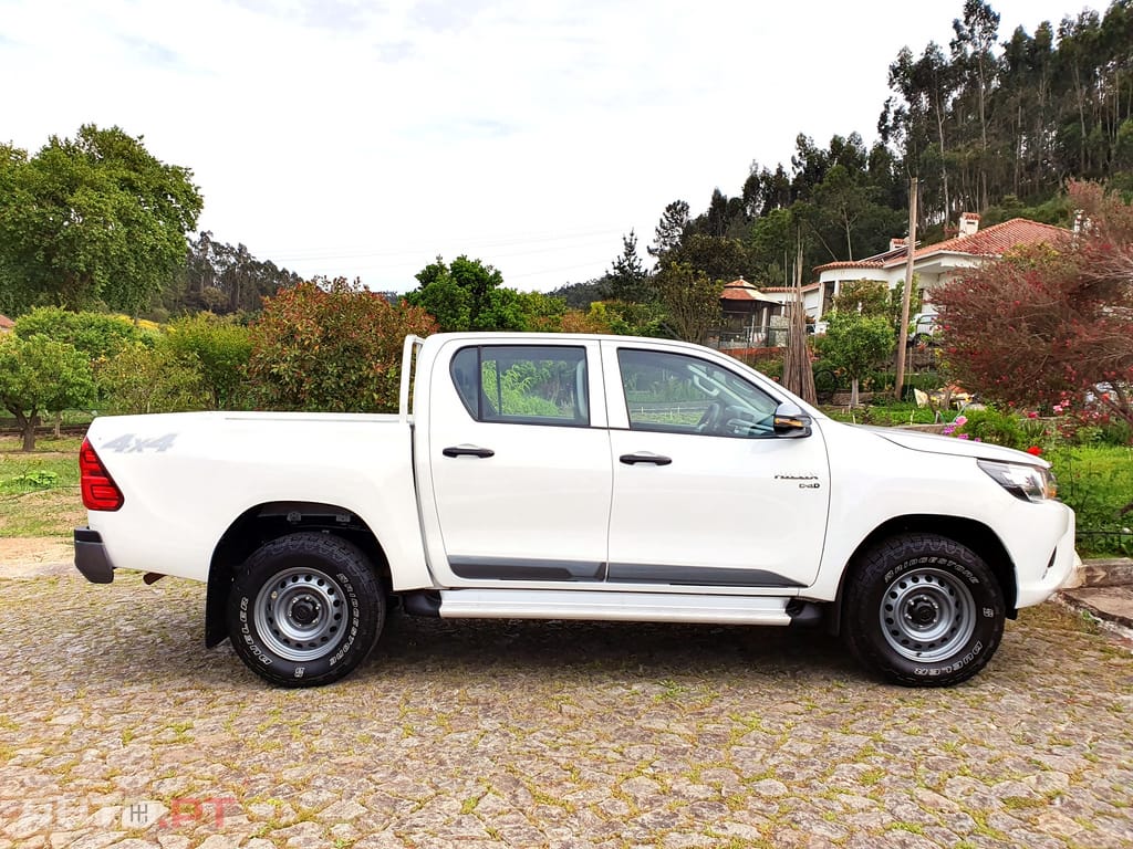 Toyota Hilux 2.4 D-4D 4WD CD CM