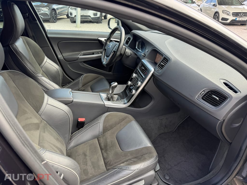 Volvo V60 2.0 D3 R-Design