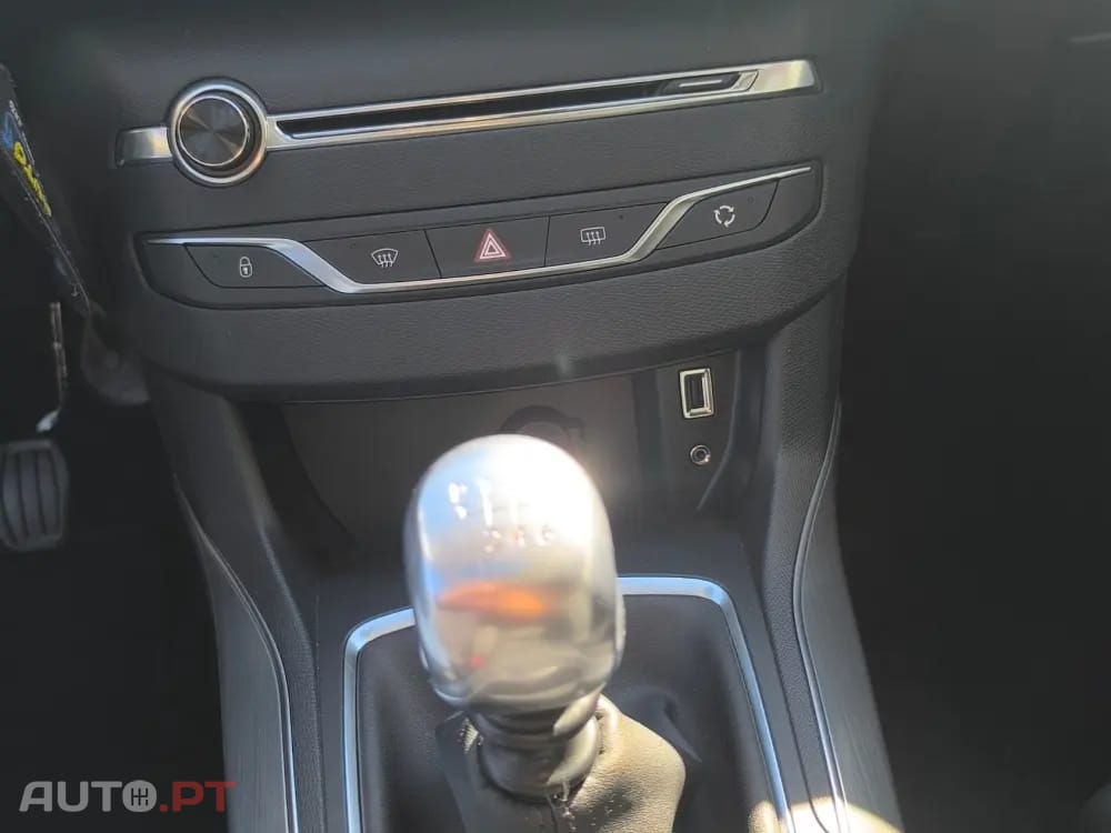 Peugeot 308 1.6 BlueHDi Allure J17