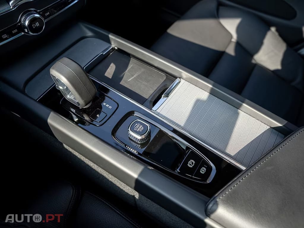 Volvo XC60 T8 Plus AWD  I.V.A DEDUTIVEL