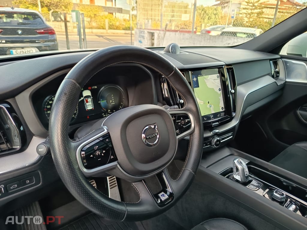 Volvo XC60 2.0 T8 PHEV R-Design AWD