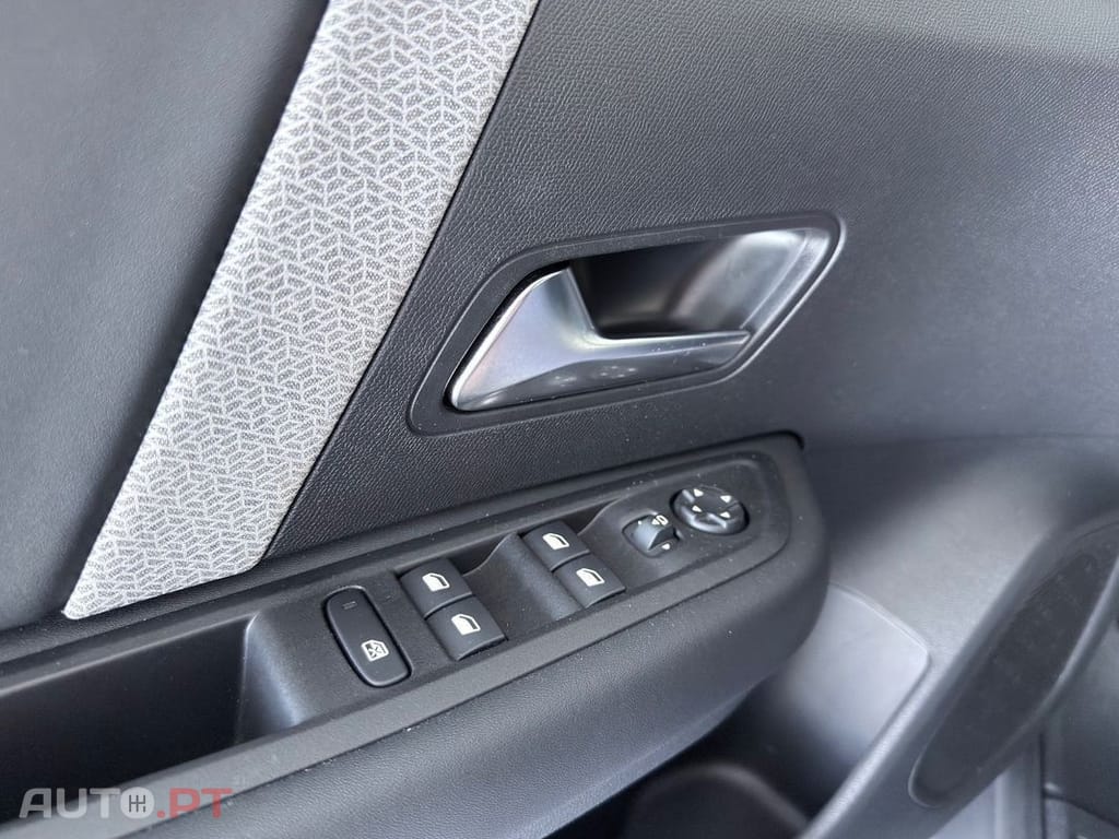 Citroen C4 1.2 PureTech Max EAT8