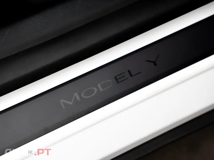 Tesla Model Y Long Range RWD