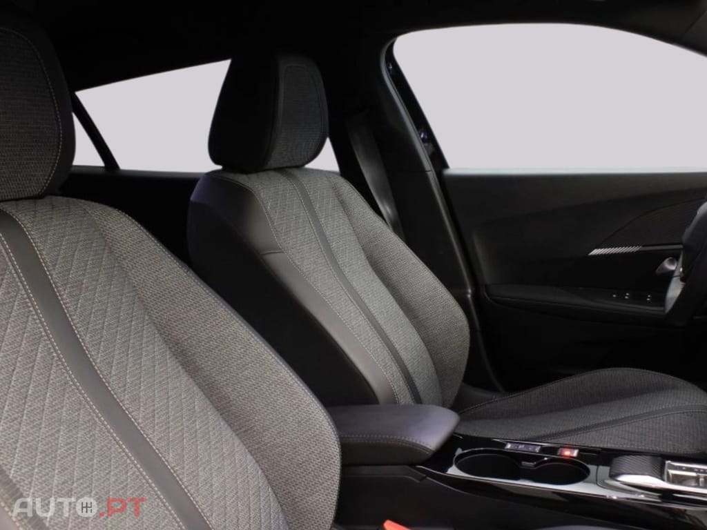 Peugeot 2008 1.2 PureTech Allure EAT8