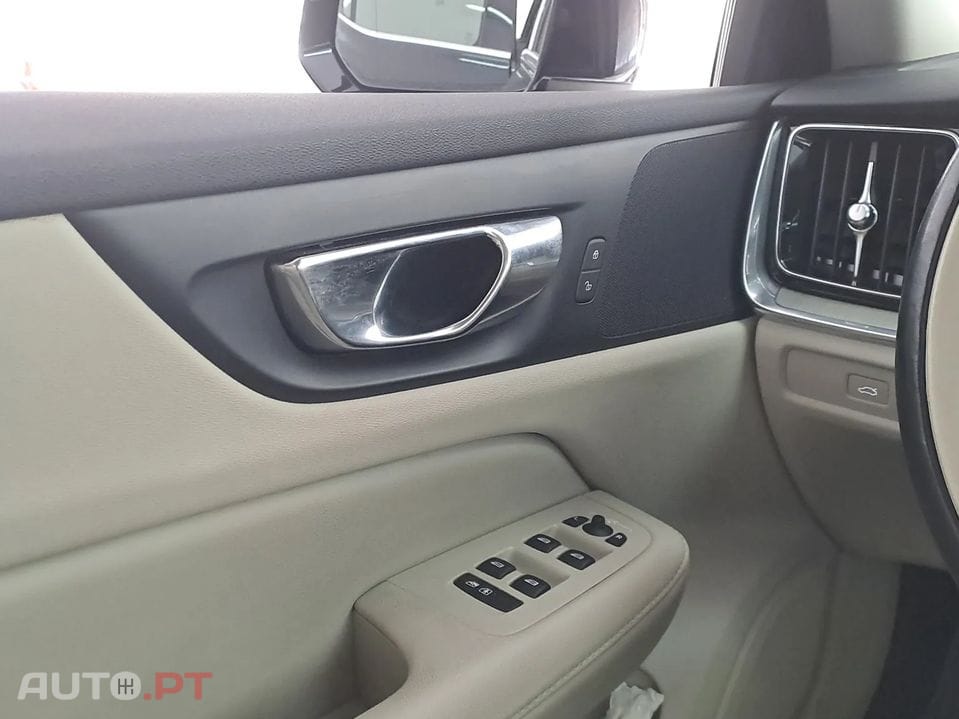 Volvo V60 2.0 B4 Core Auto