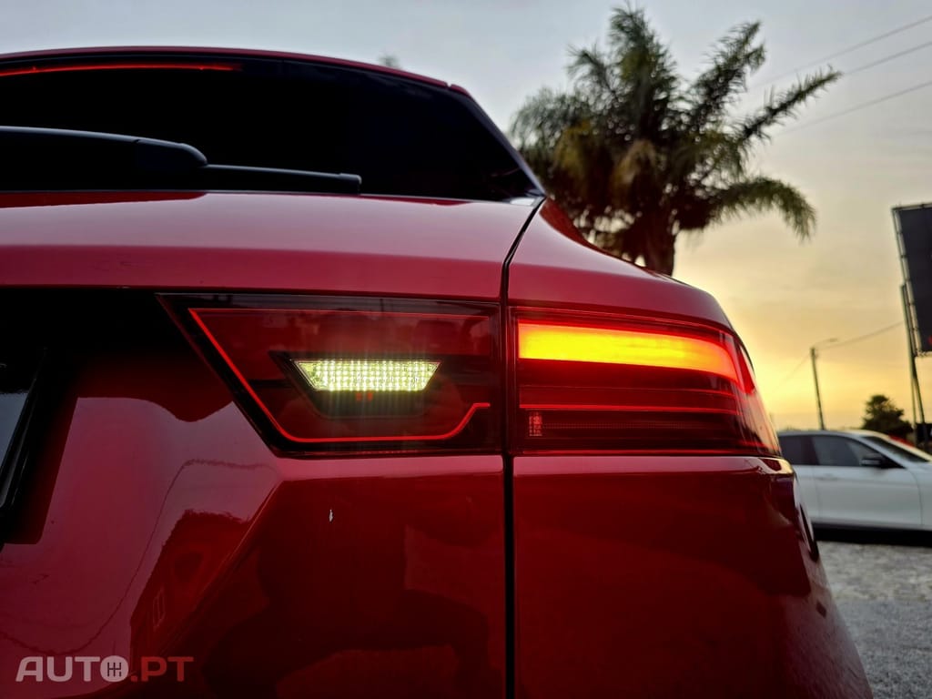 Jaguar E-Pace 1.5 P300e R-Dynamic SE AWD Aut.