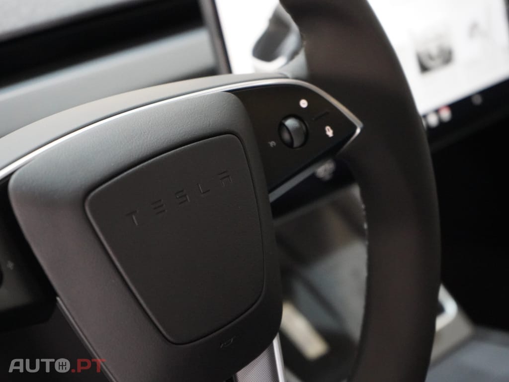 Tesla Model Y Long Range Tração Traseira