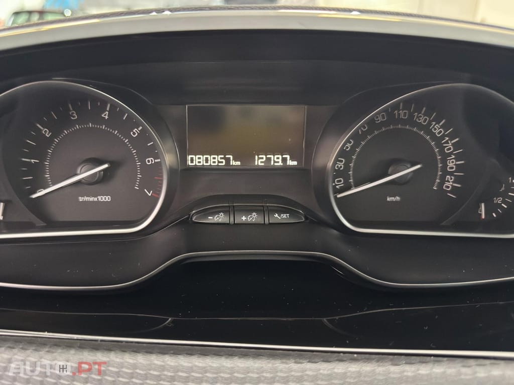Peugeot 2008 1.2 PureTech Signature