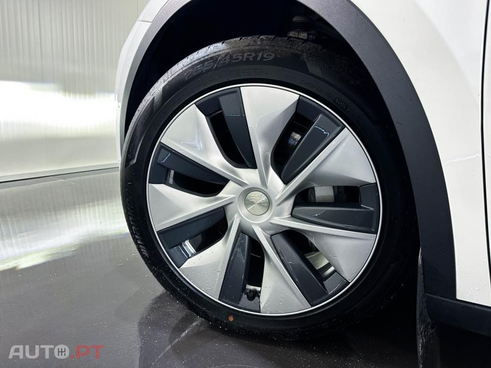 Tesla Model Y Long Range Dual Motor AWD