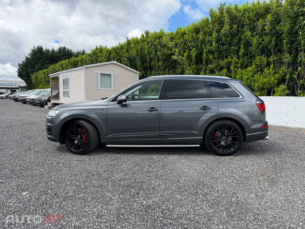 Audi Q7 3.0 TDI quattro tiptronic 7L