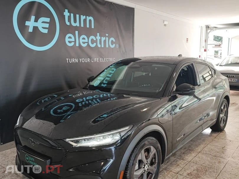 Ford Mustang Mach-E 75.7 kWh Base