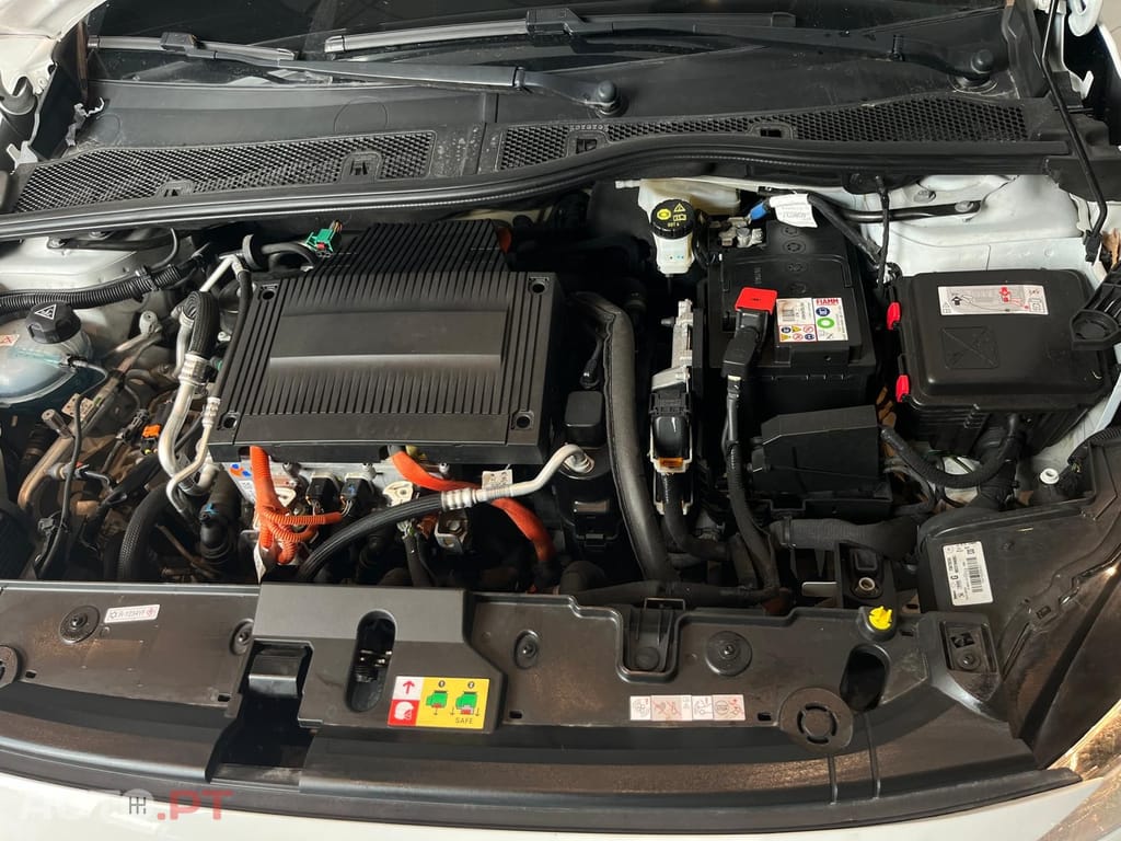 Peugeot E-208 Active Business I.V.A DEDUTÍVEL