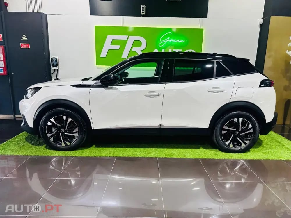 Peugeot E-2008 50 kWh Active Pack