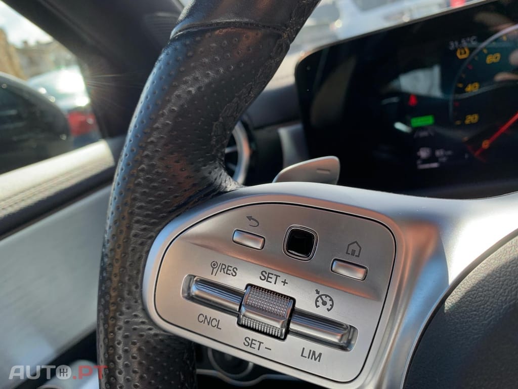 Mercedes-Benz A 250 e AMG Line