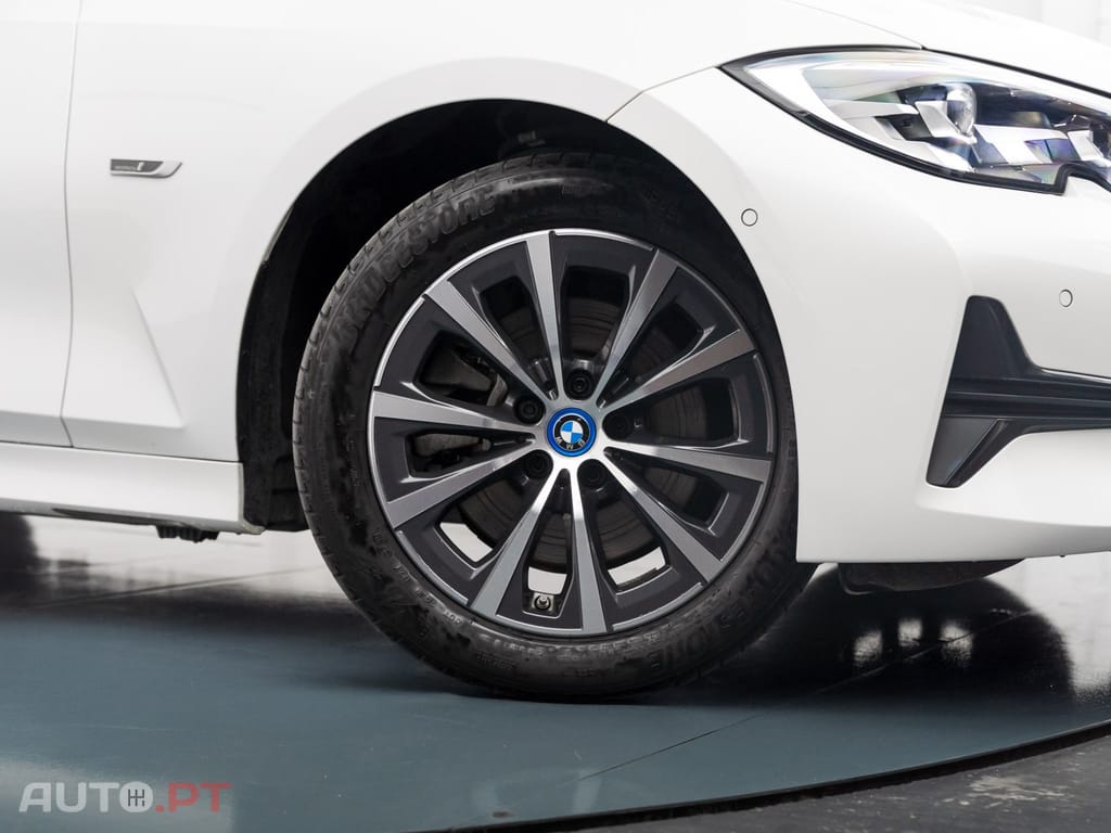 BMW 320 e Line Sport Auto