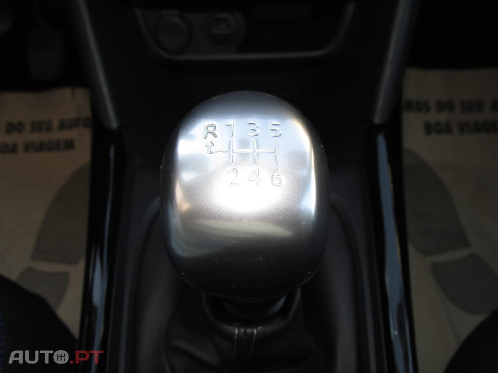 Peugeot 2008 1.2 PureTech Signature
