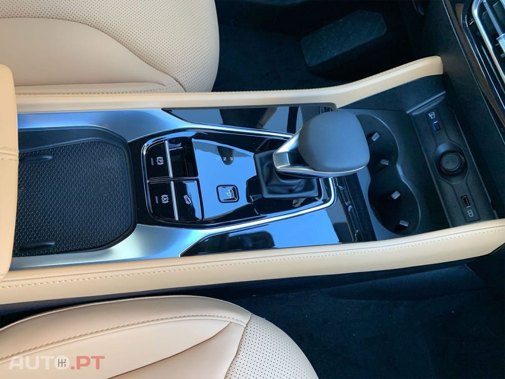 MG EHS PHEV Luxury  