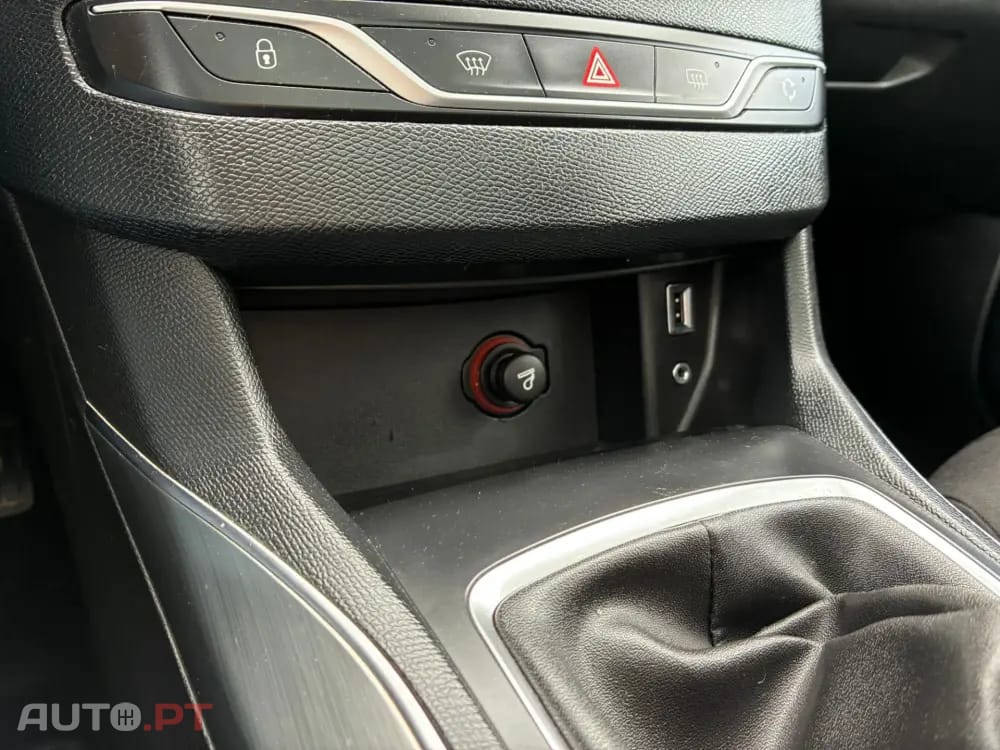 Peugeot 308 1.6 BlueHDi Allure J17