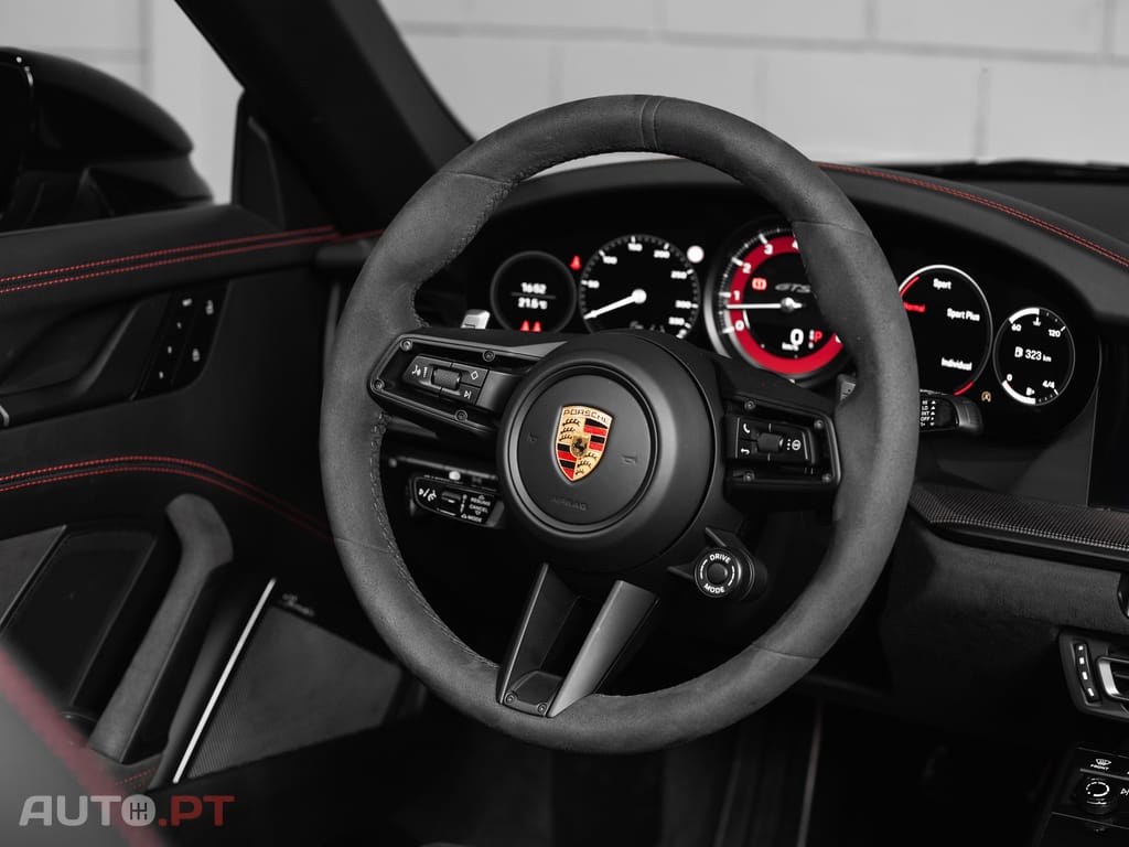 Porsche 992 Carrera 4 GTS PDK