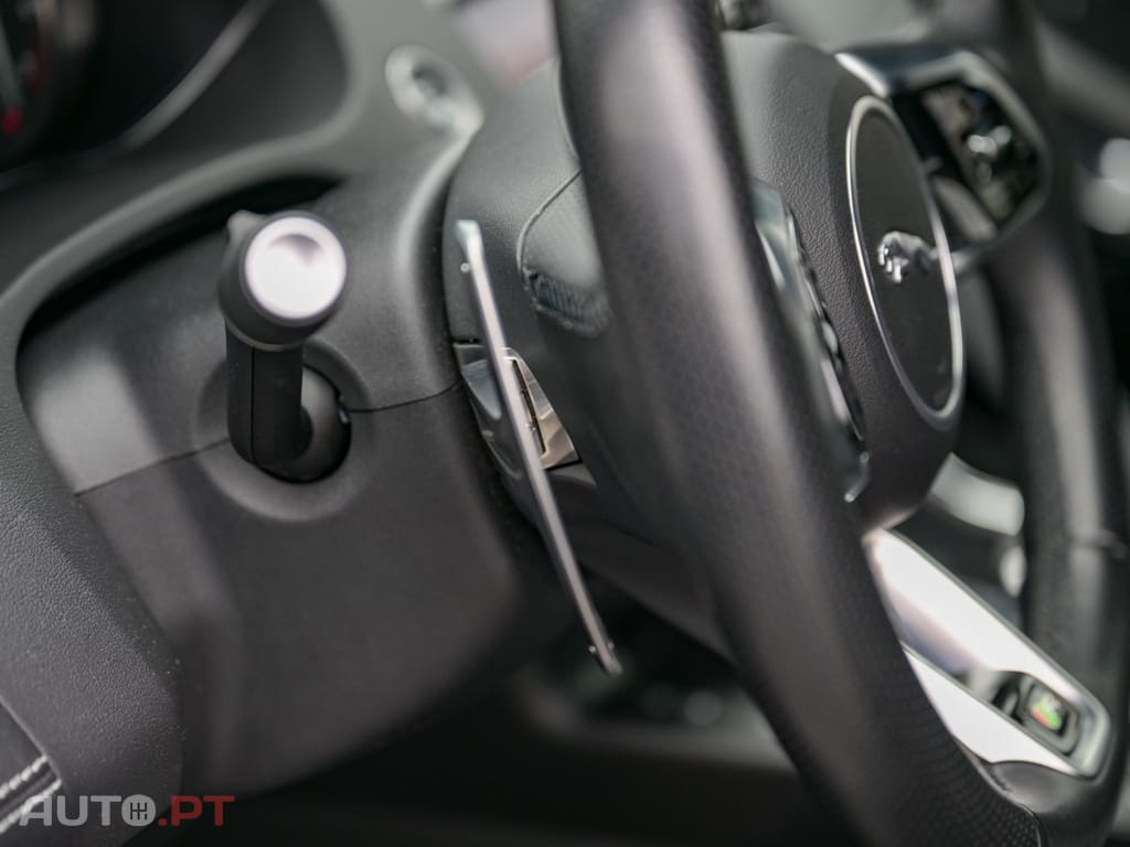 Jaguar E-Pace 1.5 P300e R-Dynamic SE AWD Aut.