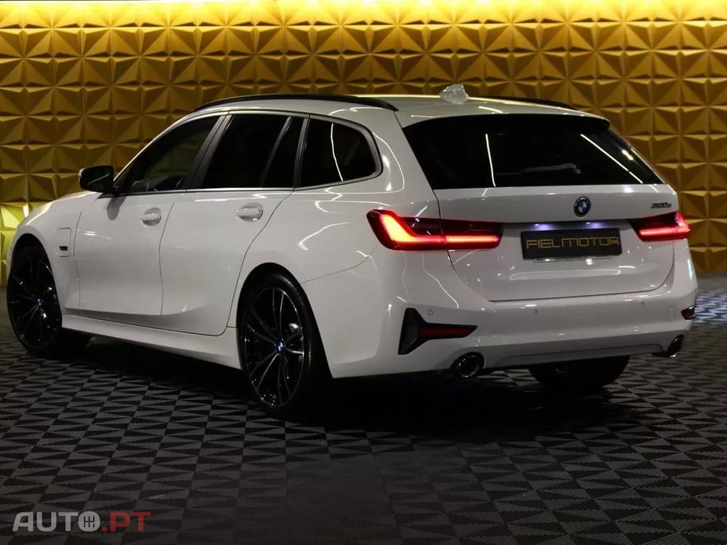 BMW 330 e Line Sport Auto