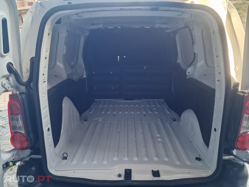 Peugeot Partner 1.6 HDI 3LUG GPS PREMIUIM (FULL EXTRAS)