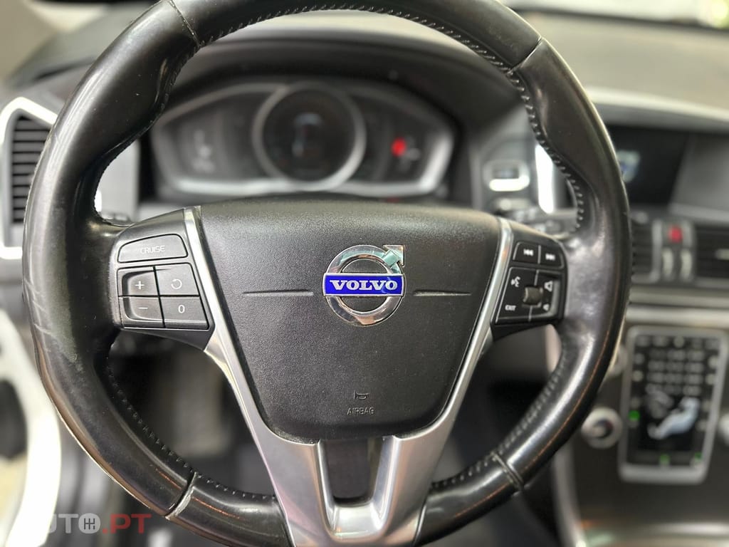 Volvo XC60 2.0 D4 R-Design Momentum