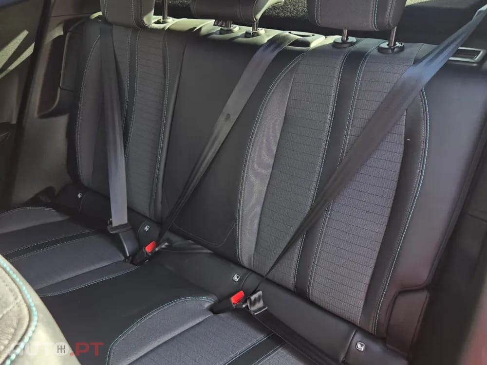 Peugeot E-2008 50 kWh Allure Pack