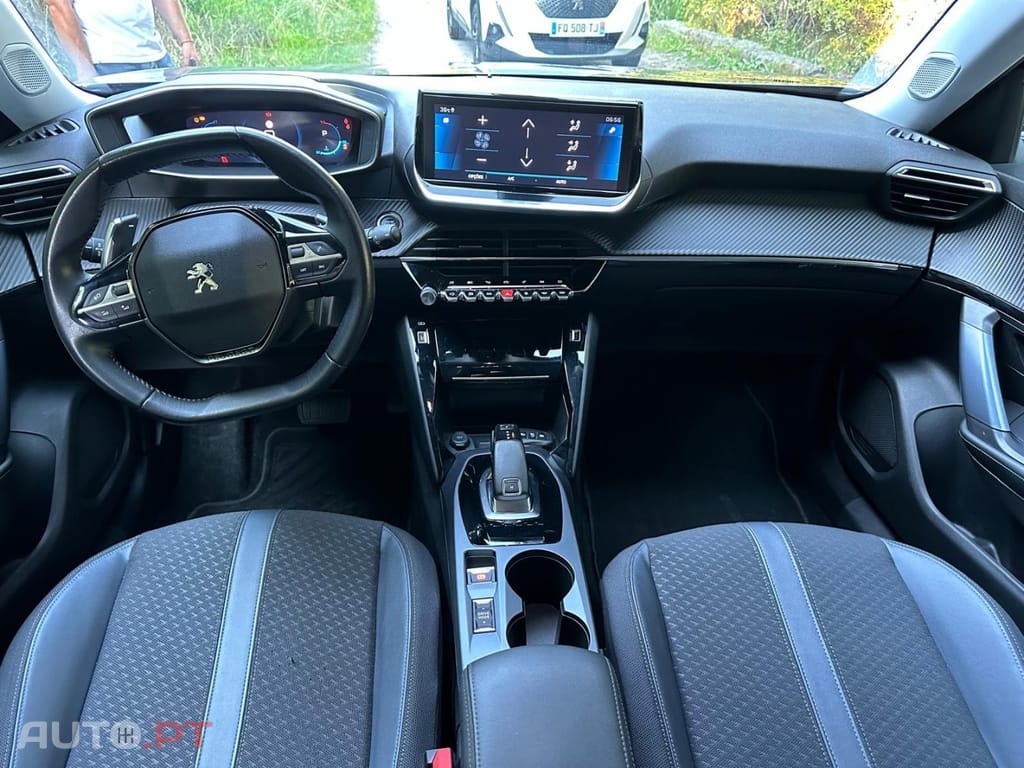 Peugeot 2008 1.5 BlueHDi Allure EAT8