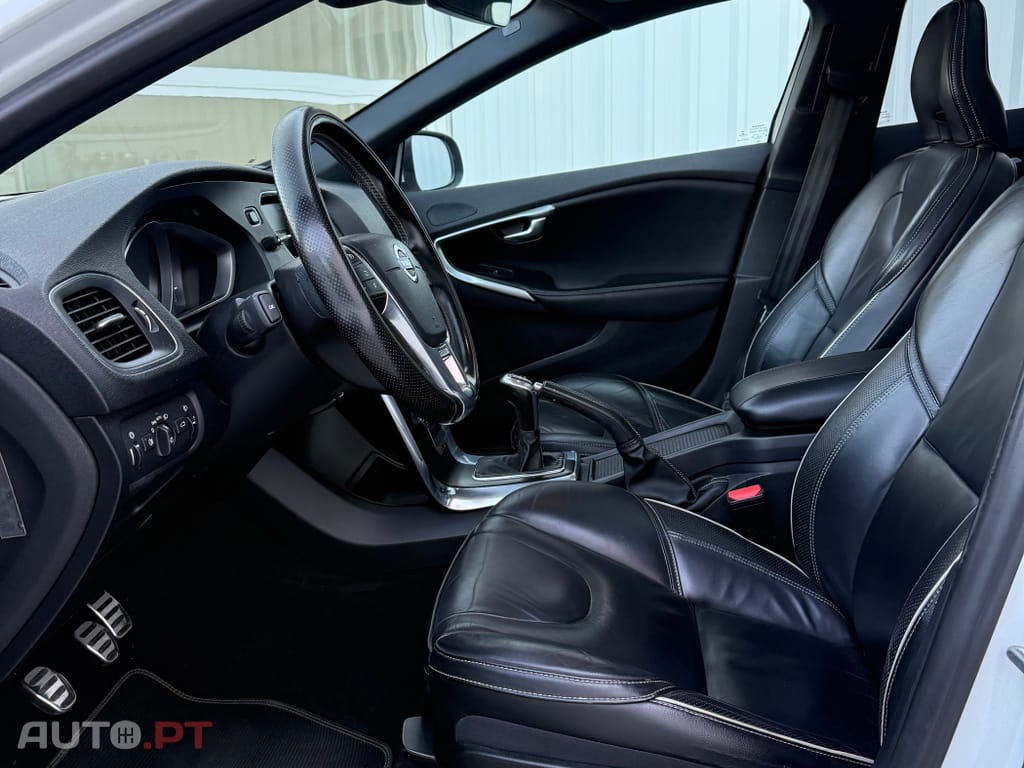 Volvo V40 2.0 D2 R-Design