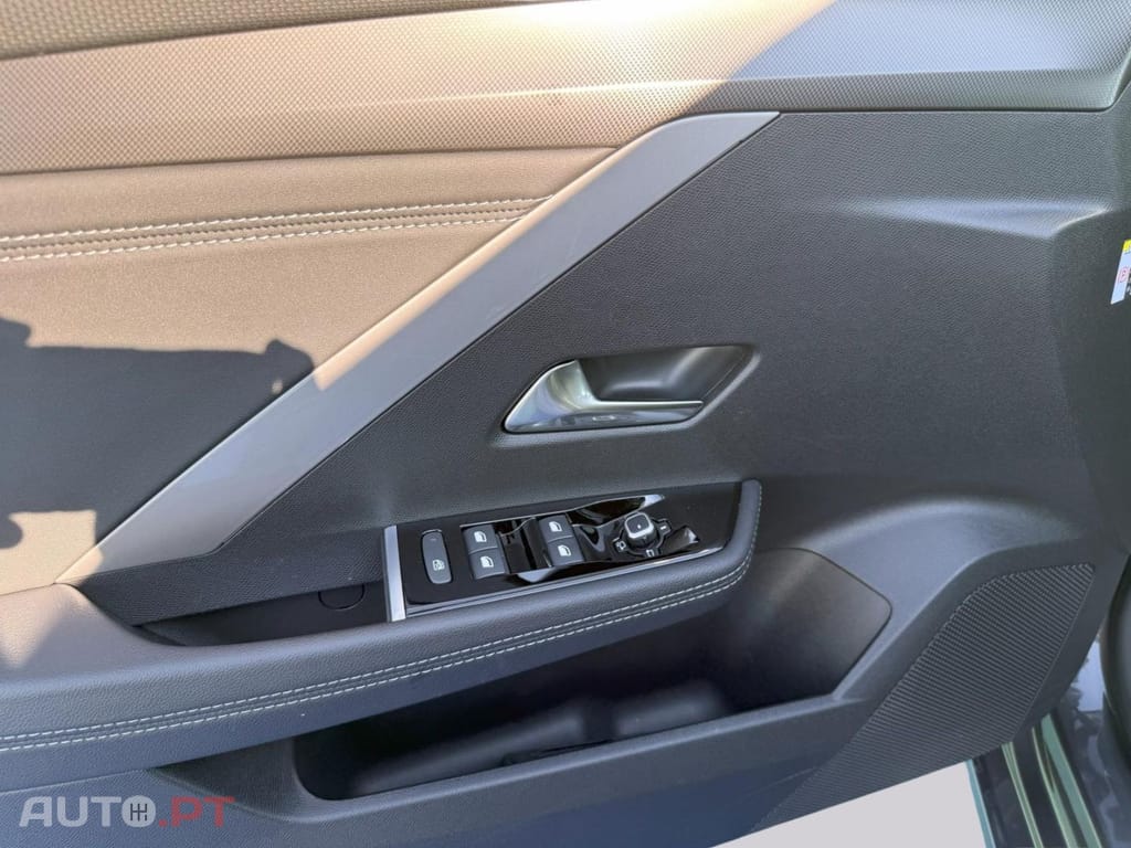 Opel Astra Sports Tourer 1.2T Hybrid I.V.A DEDUTÍVEL 