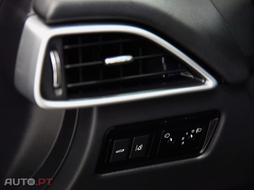 Jaguar XE 2.0 D Portfolio Aut.