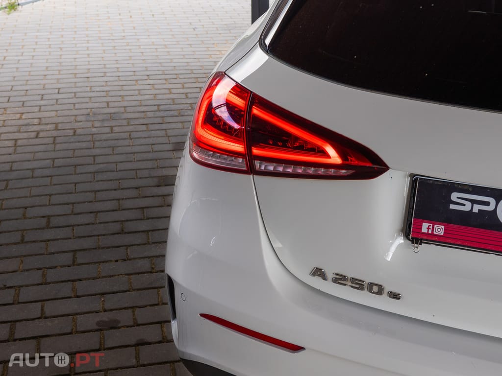 Mercedes-Benz A 250 e AMG Line