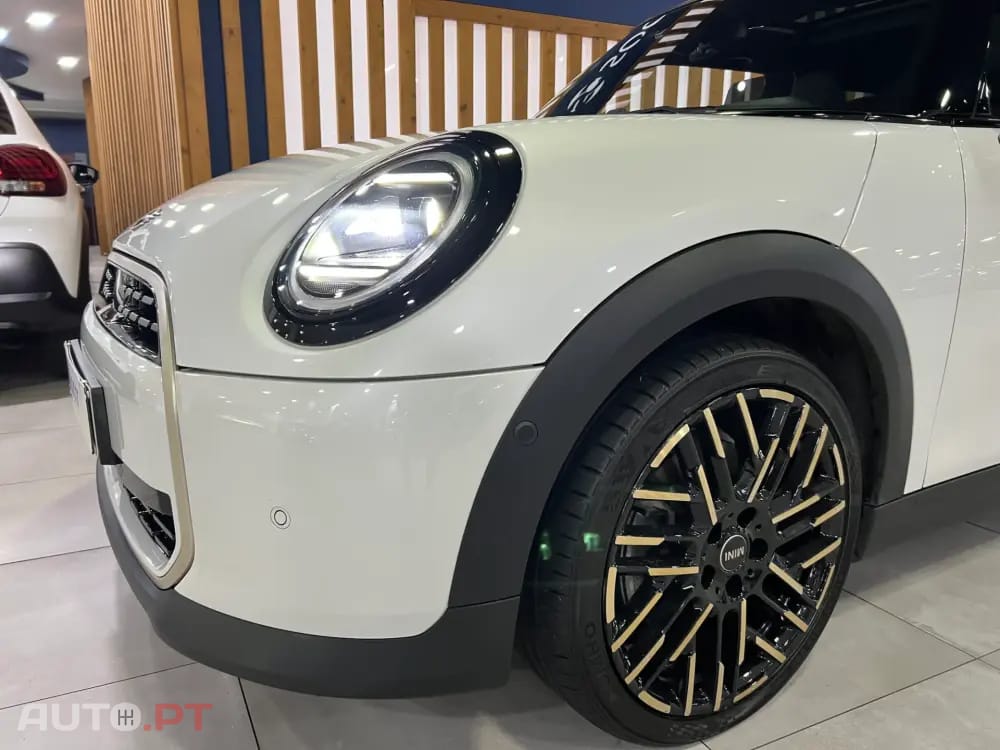 MINI Cooper Cooper C Favoured S