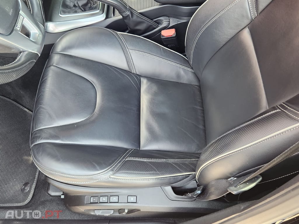 Volvo V40 2.0 D3 R-Design
