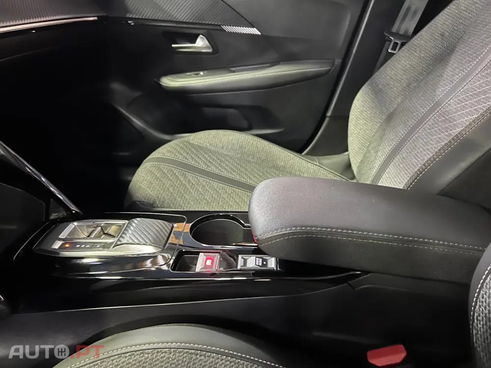 Peugeot 208 1.2 Hybrid Allure e-DCS6