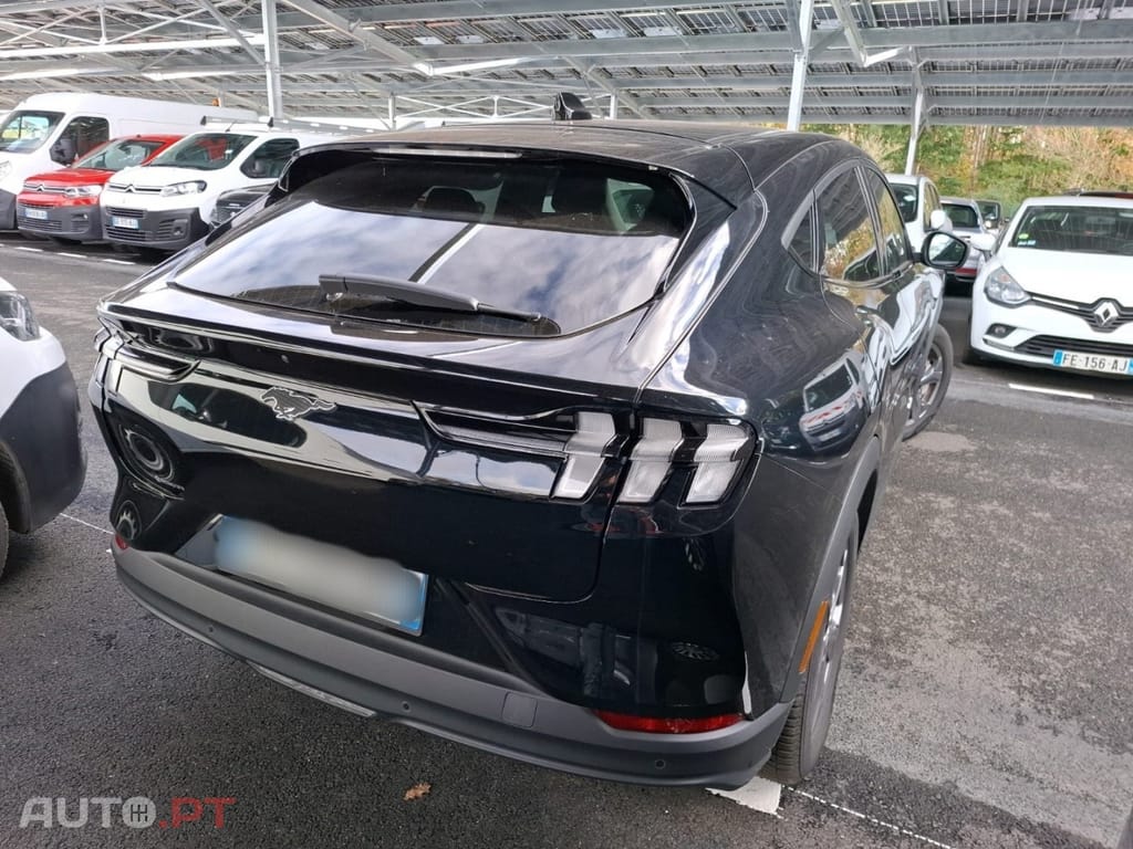 Ford Mustang Mach-E Alargada
