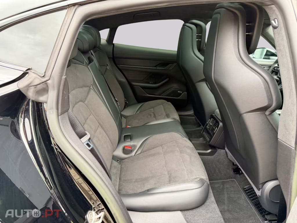 Porsche Taycan GTS I.V.A DEDUTIVEL 