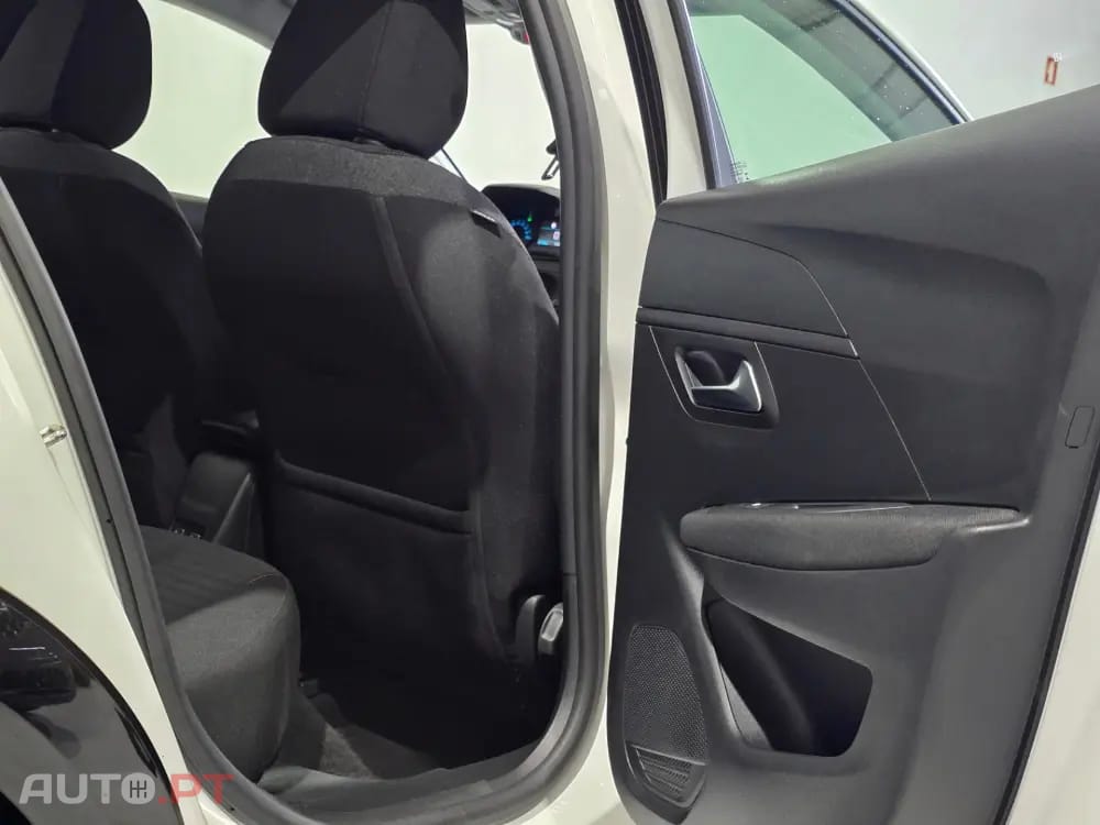 Peugeot E-208 50 kWh SE Style