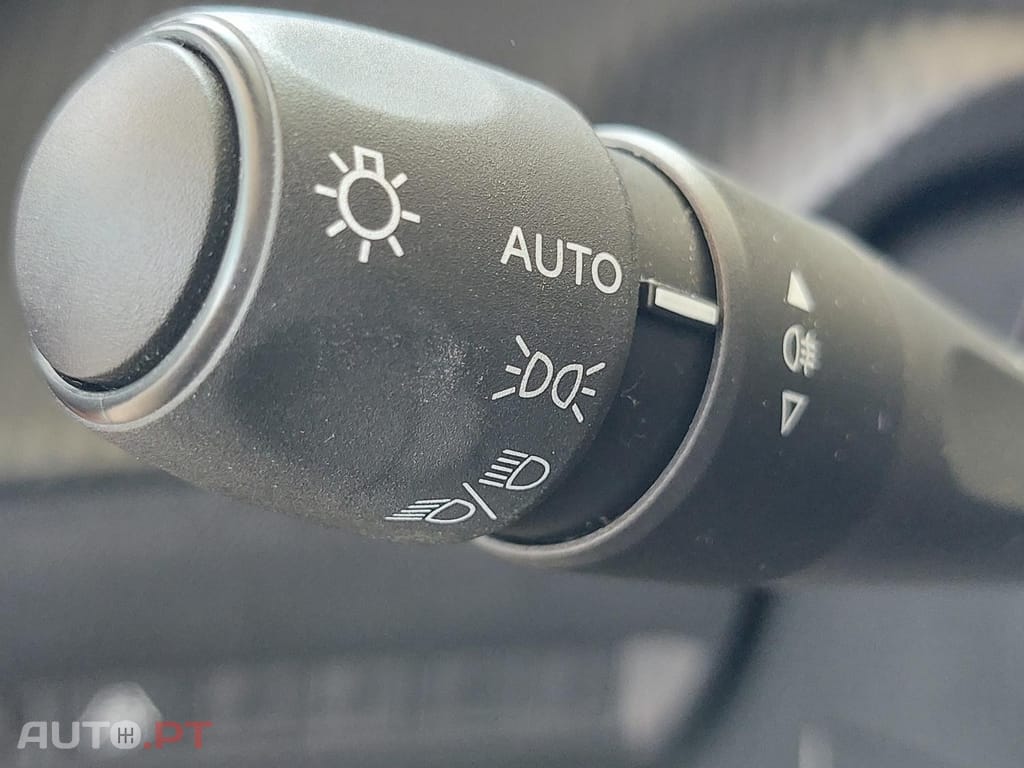 Peugeot E-2008 50 kWh Active Pack
