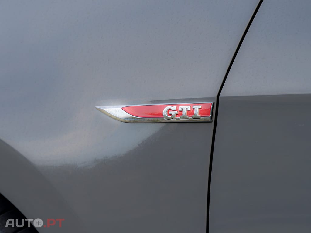 Volkswagen Golf 2.0 TSI TCR DSG